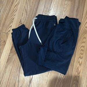 Vuori navy joggers x2 different fit both Medium GUC
